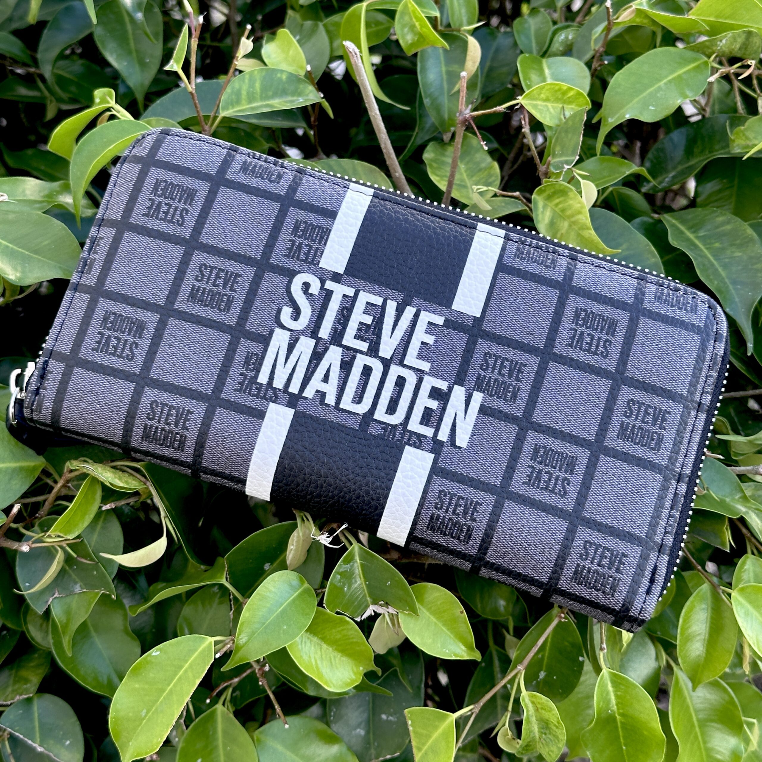 Steve Madden Graphic Print Cover Wristlet Wallet